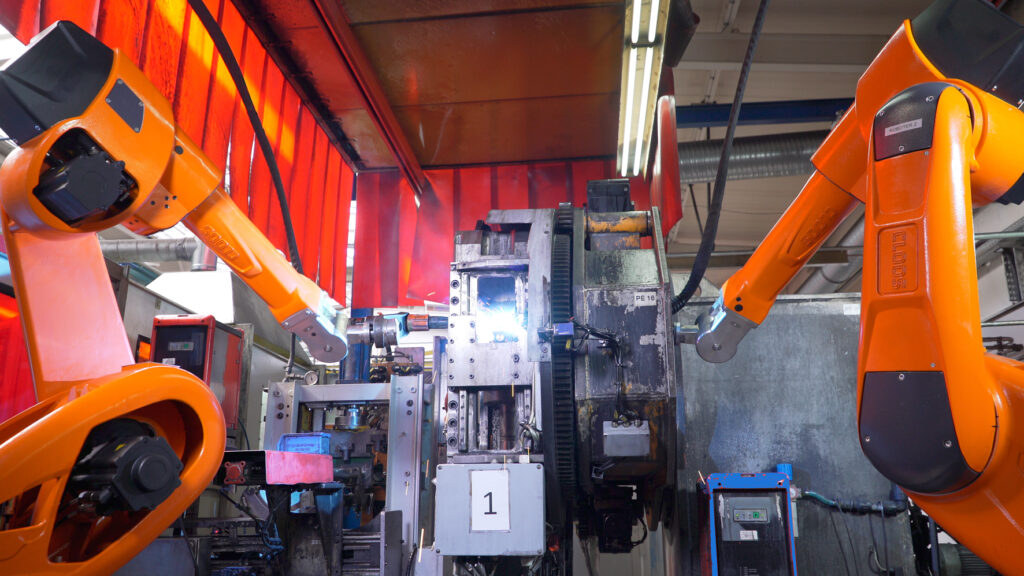 CLOOS service support for automated welding system at SAF-Holland manufacturing