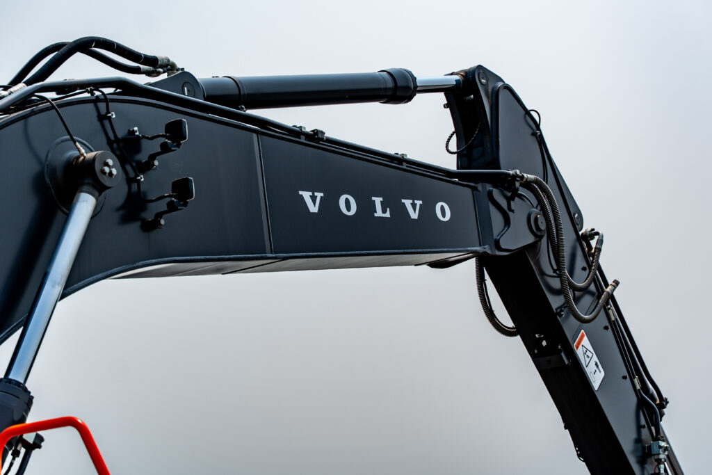 CLOOS welding robot installation at Volvo manufacturing facility